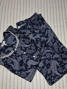 🌼4/$10 - Secret Treasures Navy and White Paisley Sleep Set